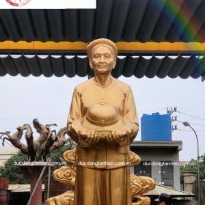 Tượng Mẹ Việt Nam Anh Hùng