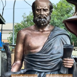 Tượng Đài Thần Y Hippocrates Bằng Đồng được lắp đặt tại Bệnh viện Đại học Phenikaa