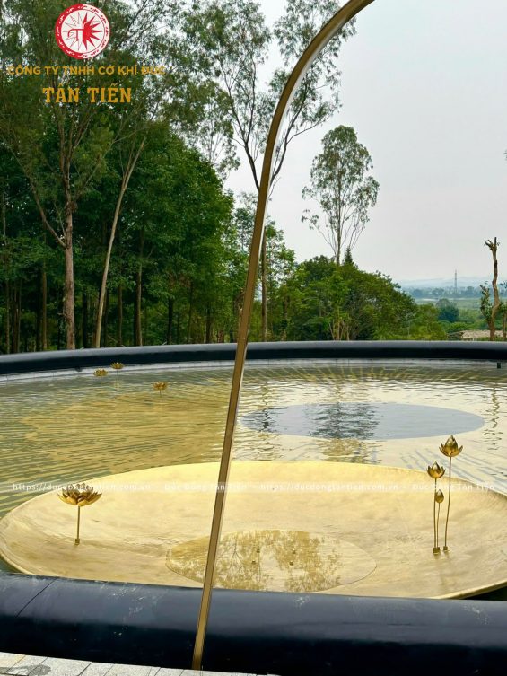 Công trình tâm linh Chậu đồng 4,4m, Cổng Trời và 12 bông hoa sen tại Khu mộ Bà Hoàng Thị Loan – Nam Đàn, Nghệ An