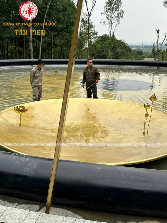 Công trình tâm linh Chậu đồng 4,4m, Cổng Trời và 12 bông hoa sen tại Khu mộ Bà Hoàng Thị Loan – Nam Đàn, Nghệ An