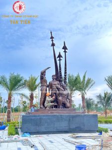 Cụm Tượng Đài Chuyên Gia Quân Sự Liên Xô tại Bảo Tàng Lịch Sử Quân Sự Việt Nam