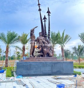 Cụm Tượng Đài Chuyên Gia Quân Sự Liên Xô tại Bảo Tàng Lịch Sử Quân Sự Việt Nam