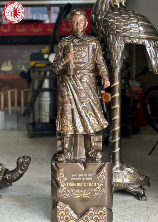 Tượng Hưng Đạo Vương Trần Quốc Tuấn 117cm Khảm Tam Khí Dát Vàng