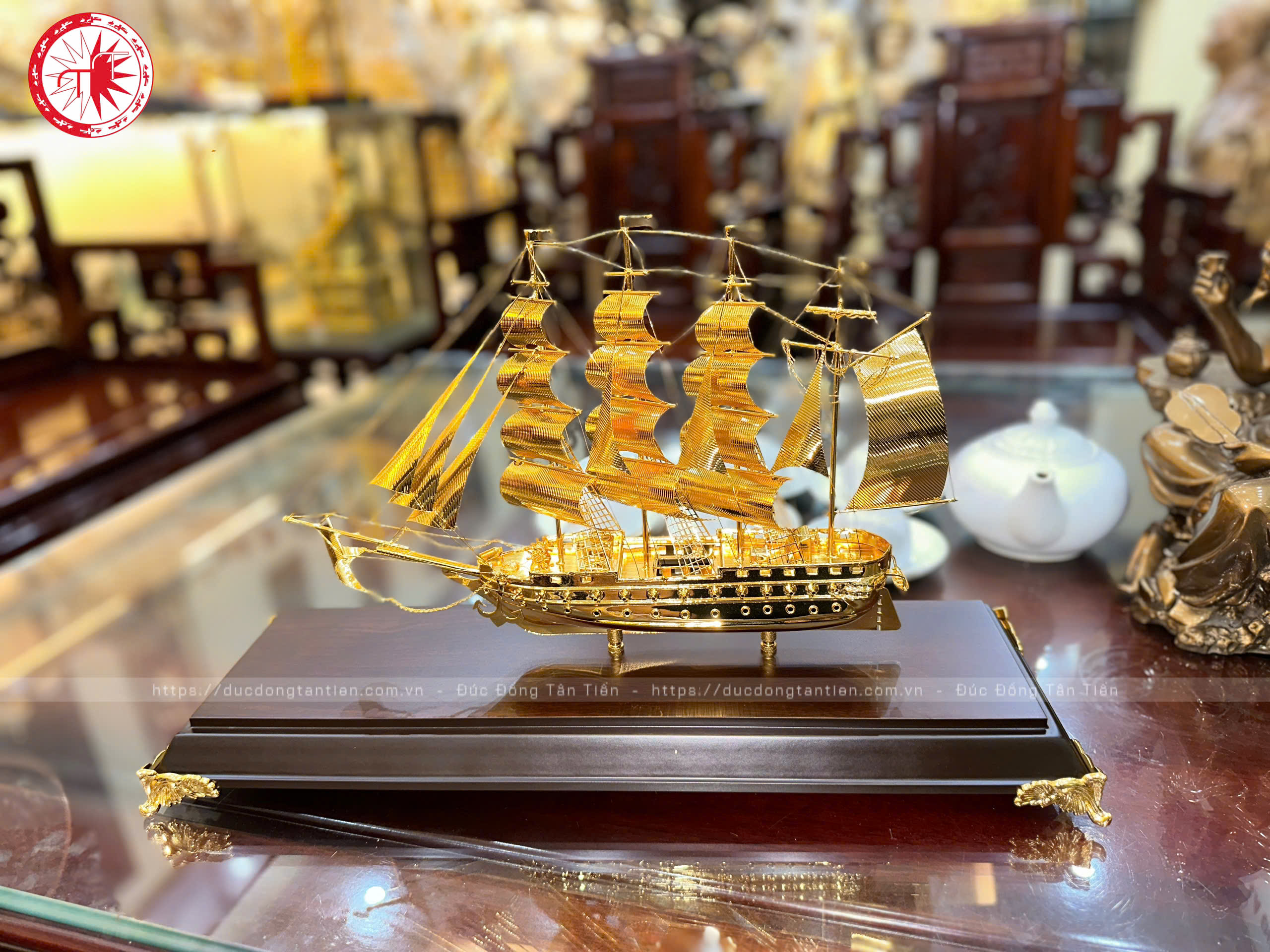Mô Hình Thuyền Buồm Dát Vàng 24K – Thuận Buồm Xuôi Gió (Cỡ Đại)