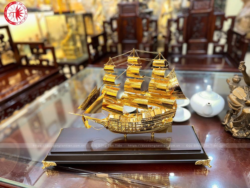 MÔ HÌNH THUYỀN BUỒM THUẬN BUỒM XUÔI GIÓ – DÁT VÀNG 24K (Cỡ Đại)