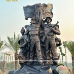 Tượng Đài Tình Hữu Nghị Việt Nam – Lào tại Bảo tàng Lịch sử Quân sự Việt Nam