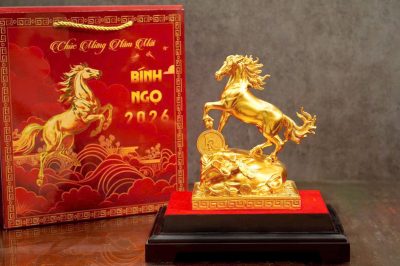 Tượng Ngựa Phong Thuỷ Dát Vàng Năm 2026 Mẫu 2