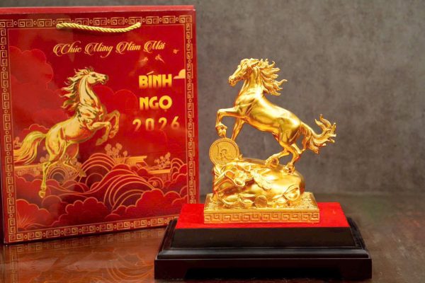 Tượng Ngựa Phong Thuỷ Dát Vàng Năm 2026 Mẫu 2