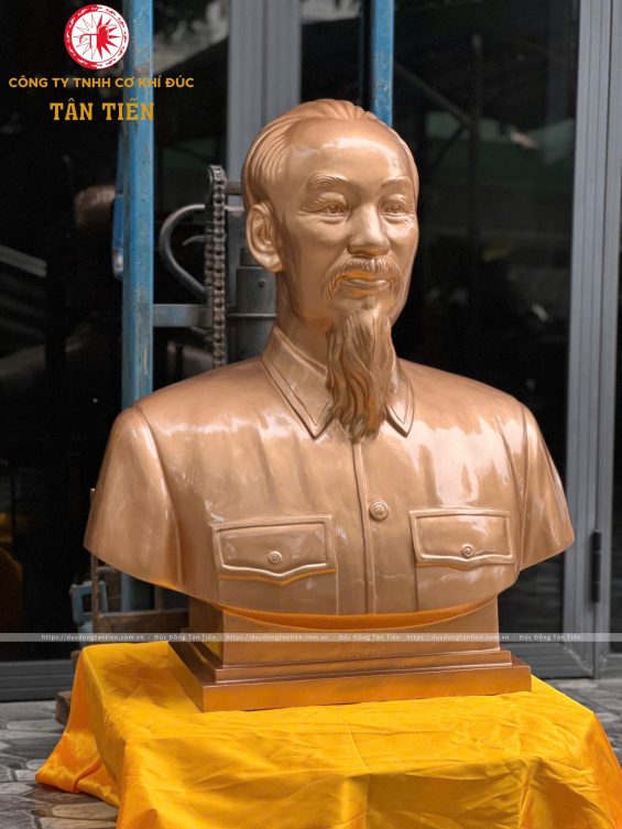 Tượng Bác Hồ bán thân