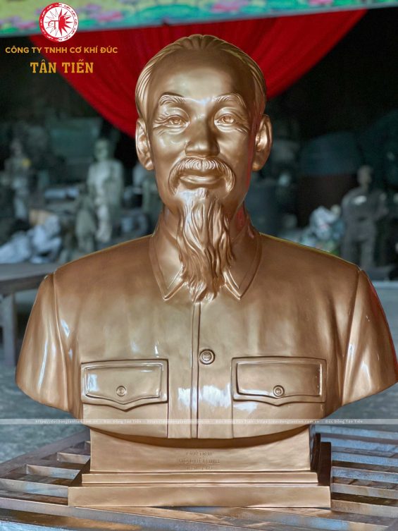 Tượng Bác Hồ bán thân